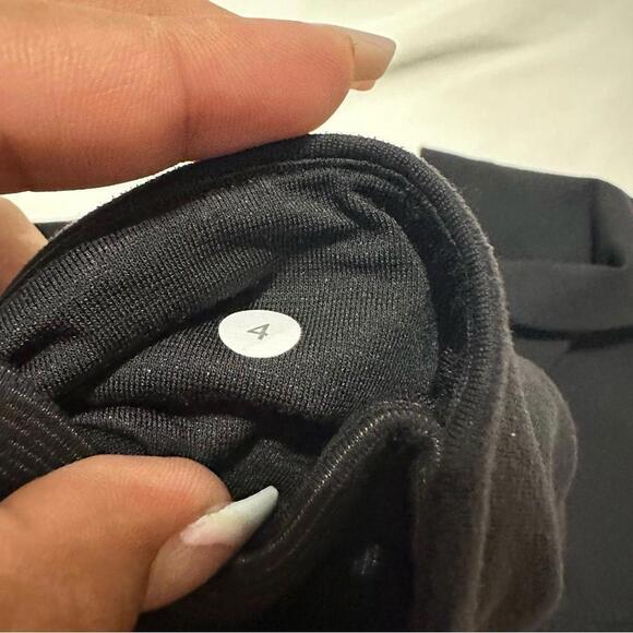 Lululemon Yoga Black Silver Wunder Under Crop leggings - Picture 3 of 4